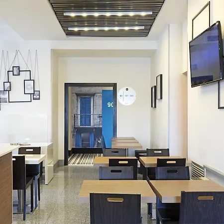 B&B Hotel Verona Готель
