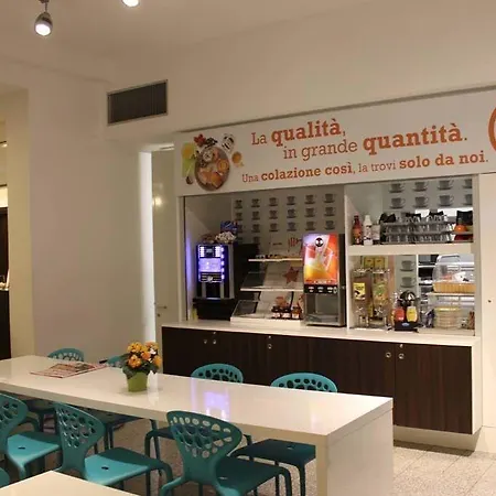 Готель B&B Hotel Verona Верона