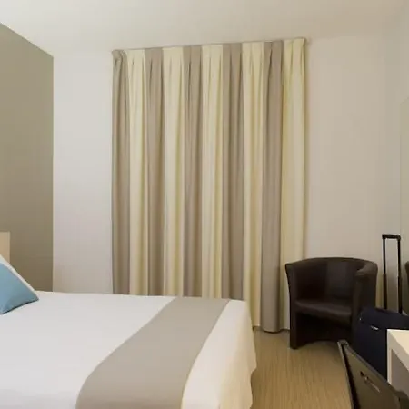 B&B Hotel Verona Готель 3*