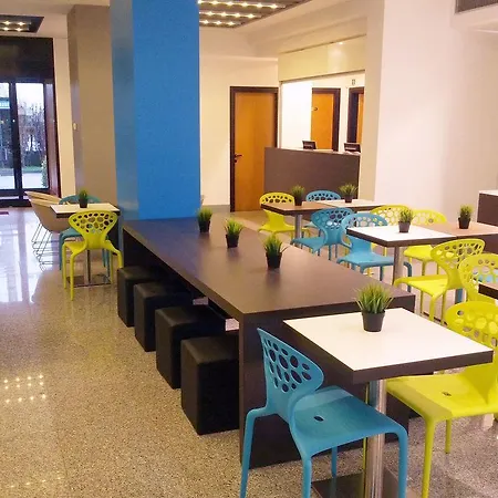 B&B Hotel Verona Готель