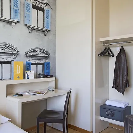 B&B Hotel Verona Готель