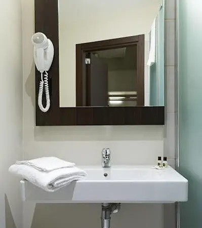 B&B Hotel Verona Готель