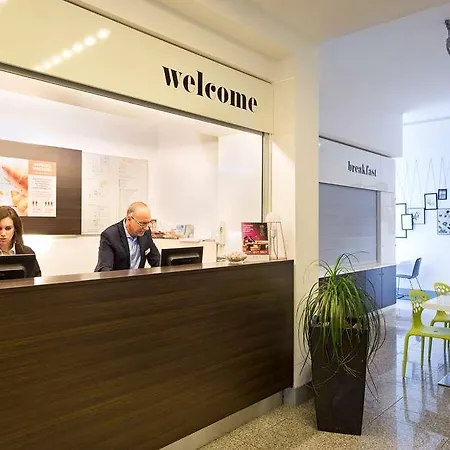 Готель B&B Hotel Verona Верона
